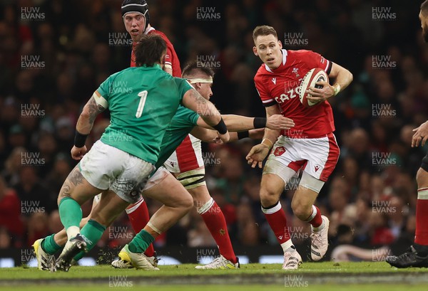 040223 - Wales v Ireland, Guinness Six Nations 2023 - Liam Williams of Wales looks to break
