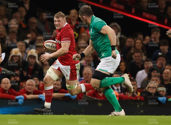 040223 - Wales v Ireland, Guinness Six Nations 2023 - Jac Morgan of Wales breaks away