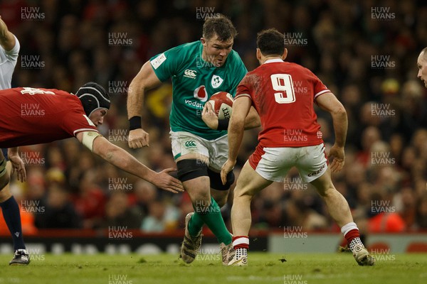 040223 - Wales v Ireland - Guinness Six Nations - Peter O’Mahony of Ireland on the charge