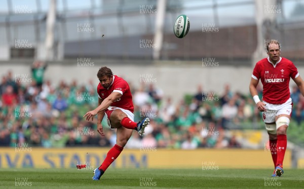 070919 - Wales v Ireland - Guinness Series 2019 - RWC Warm Up - Leigh Halfpenny of Wales misses a penalty kick