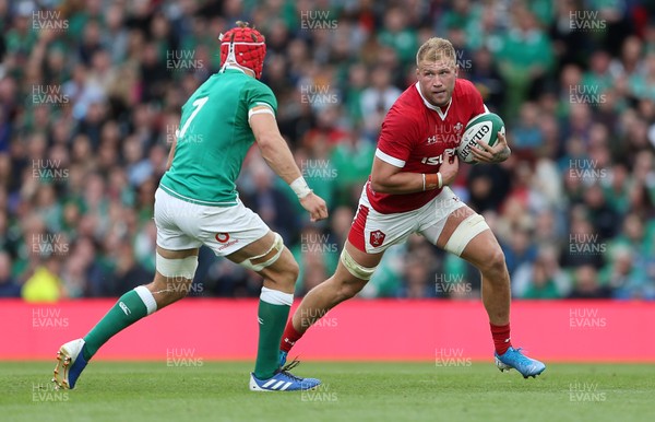 070919 - Wales v Ireland - Guinness Series 2019 - RWC Warm Up - Ross Moriarty of Wales is challenged by Josh van der Flier of Ireland
