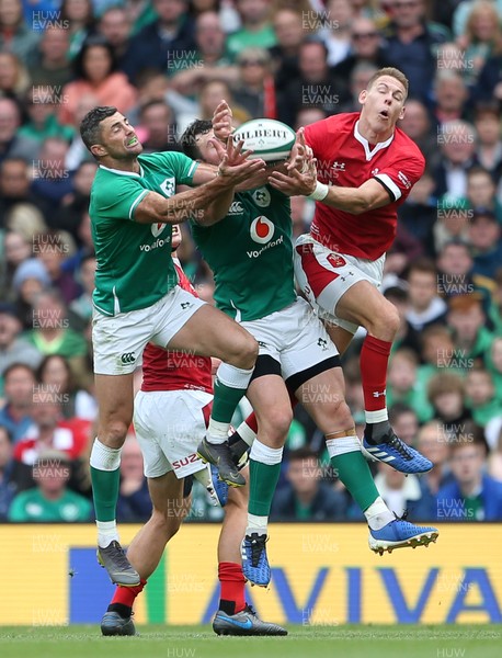 070919 - Wales v Ireland - Guinness Series 2019 - RWC Warm Up - Rob Kearney of Ireland beats George North of Wales to the high ball