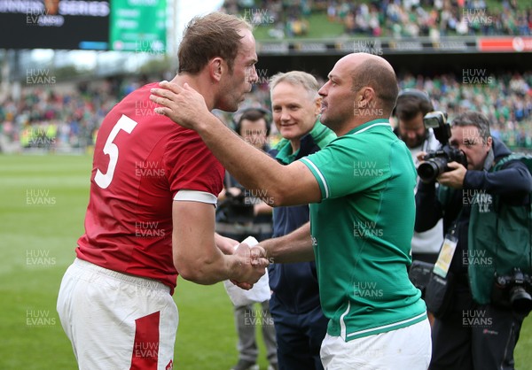 070919 - Wales v Ireland - Guinness Series 2019 - RWC Warm Up - Alun Wyn Jones of Wales and Rory Best of Ireland shake hands