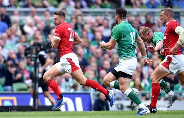 070919 - Ireland v Wales - International Rugby Union - Dan Biggar of Wales gets clear