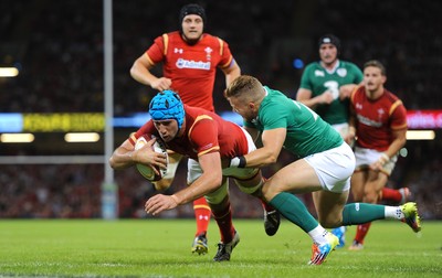 080815 - Wales v Ireland - Dove Men Series 2015 -Justin Tipuric of Wales scores try