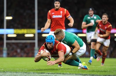 080815 - Wales v Ireland - Dove Men Series 2015 -Justin Tipuric of Wales scores try