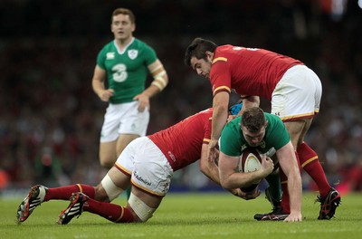 080815 - Wales v Ireland - Dove Mens Series - Iain Henderson of Ireland is tackled by Justin Tipuric and Aaron Jarvis of Wales