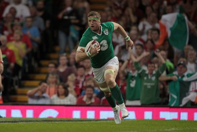 080815 - Wales v Ireland - Dove Mens Series - Jamie Heaslip of Ireland scores the first try