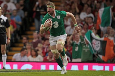 080815 - Wales v Ireland - Dove Mens Series - Jamie Heaslip of Ireland scores the first try