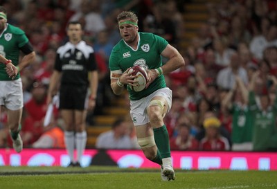 080815 - Wales v Ireland - Dove Mens Series - Jamie Heaslip of Ireland scores the first try