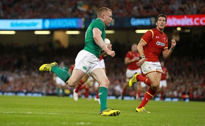 080815 - Wales v Ireland - Dove Mens Series - Keith Earls of Ireland runs in to score a try