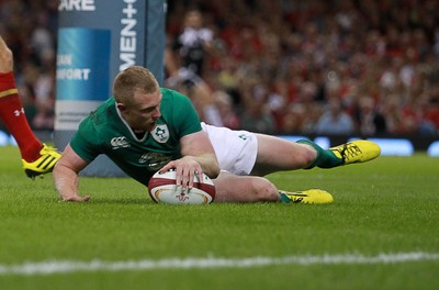 080815 - Wales v Ireland - Dove Mens Series - Keith Earls of Ireland runs in to score a try