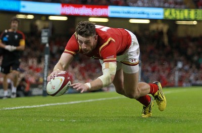 080815 - Wales v Ireland - Dove Mens Series - Alex Cuthbert of Wales scores a try