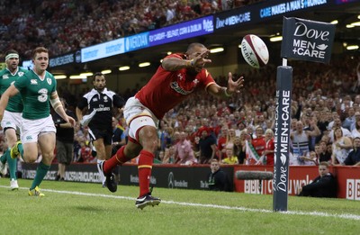 080815 - Wales v Ireland, Dove Men Tests 2015 - Eli Walker of Wales just fails to ground the ball as he dives in 