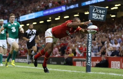 080815 - Wales v Ireland, Dove Men Tests 2015 - Eli Walker of Wales just fails to ground the ball as he dives in 