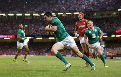 080815 - Wales v Ireland, Dove Men Tests 2015 - Felix Jones of Ireland races in to score try