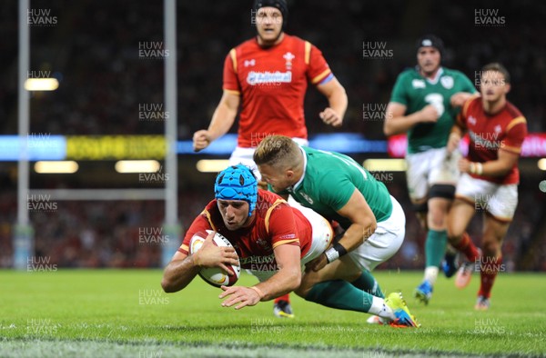 080815 - Wales v Ireland - Dove Men Series 2015 -Justin Tipuric of Wales scores try