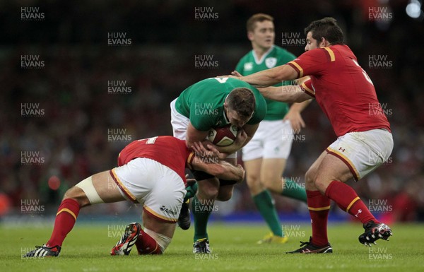 080815 - Wales v Ireland - Dove Mens Series - Iain Henderson of Ireland is tackled by Justin Tipuric and Aaron Jarvis of Wales