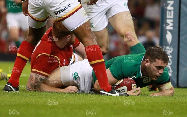 080815 - Wales v Ireland - Dove Mens Series - Darren Cave of Ireland scores a try