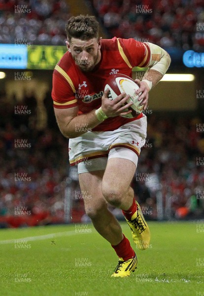 080815 - Wales v Ireland - Dove Mens Series - Alex Cuthbert of Wales scores a try