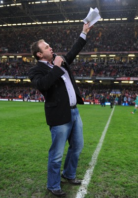 12.03.11 - Wales v Ireland - RBS Six Nations 2011 - Former Wales rugby player Scott Quinnell presents the half time kicking competition. 