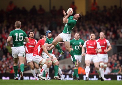 12.03.11 Wales v Ireland ... Ireland's Tommy Bowe takes high ball. 
