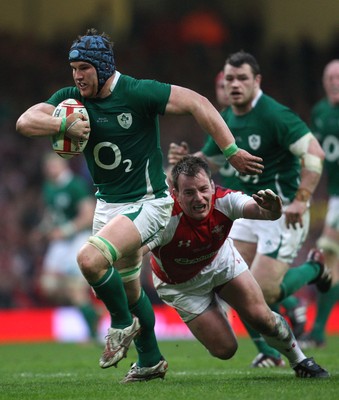 12.03.11... Wales v Ireland, RBS 6 Nations -  Ireland's Sean O'Brien gets away from Wales' Matthew Rees 