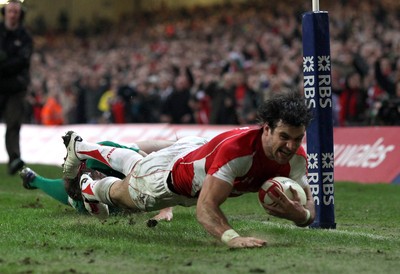 12.03.11... Wales v Ireland, RBS 6 Nations -  Wales' Mike Phillips dives in to score try 