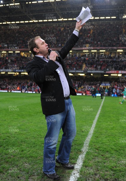 12.03.11 - Wales v Ireland - RBS Six Nations 2011 - Former Wales rugby player Scott Quinnell presents the half time kicking competition. 