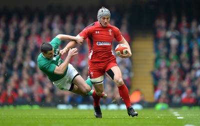 140315 - Wales v Ireland - RBS 6 Nations 2015 -Jonathan Davies of Wales gets away from Jonny Sexton of Ireland