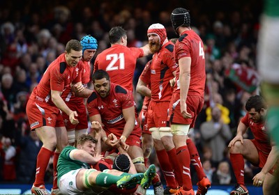 140315 - Wales v Ireland - RBS 6 Nations 2015 -Wales players celebrate at the final whistle