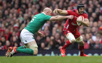 140315 - Wales v Ireland - RBS 6 Nations - Sam Warburton of Wales gets past Paul OÕConnell of Ireland