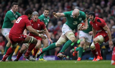 140315 - Wales v Ireland - RBS 6 Nations - Paul OÕConnell of Ireland charges past Taulupe Faletau of Wales