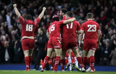 140315 - Wales v Ireland - RBS 6 Nations - Wales celebrate the win at full time