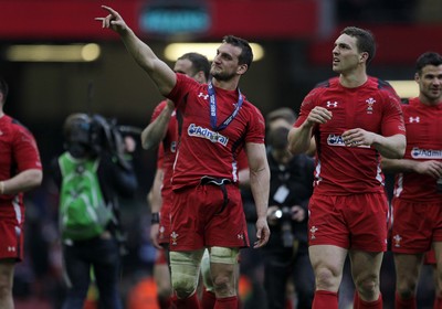 140315 - Wales v Ireland - RBS 6 Nations - Sam Warburton of Wales thanks the fans