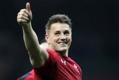 140315 - Wales v Ireland - RBS 6 Nations - Jonathan Davies of Wales thanks the fans