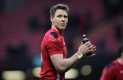 140315 - Wales v Ireland - RBS 6 Nations - Liam Williams of Wales thanks the fans