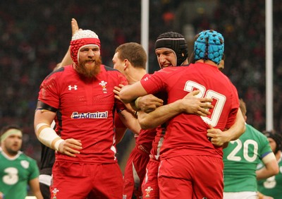 140315 - Wales v Ireland - RBS 6 Nations -Players of Wales celebrate at the end of the game