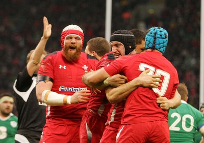 140315 - Wales v Ireland - RBS 6 Nations -Players of Wales celebrate at the end of the game