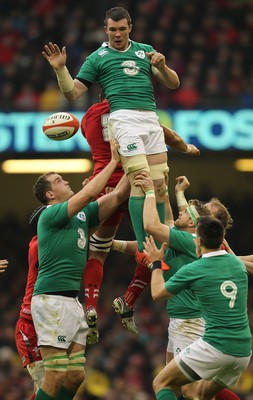 140315 - Wales v Ireland, RBS 6 Nations 2015 - Peter OÕMahony of Ireland wins line out ball