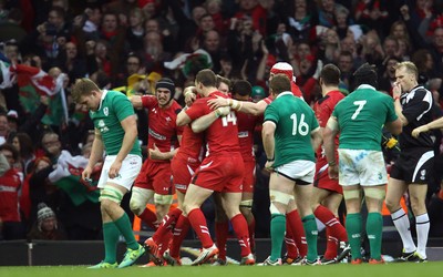 140315 - Wales v Ireland, RBS 6 Nations 2015 - Wales players celebrate on the final whistle