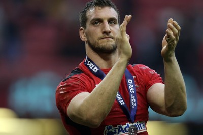 140315 - Wales v Ireland, RBS 6 Nations 2015 - Sam Warburton of Wales applauds the crowd at the end of the match