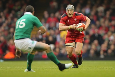 140315 - Wales v Ireland, RBS 6 Nations 2015 - Jonathan Davies of Wales takes on Rob Kearney of Ireland