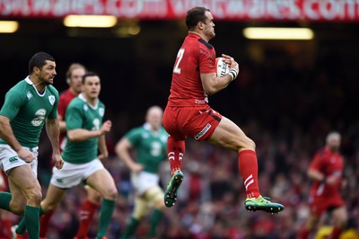 140315 - Wales v Ireland - RBS Six Nations - Wales Jamie Roberts takes a high ball