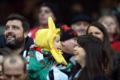 140315 - Wales v Ireland - RBS Six Nations - Eve Myles and daughter Matilda enjoy the match