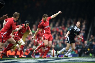 140315 - Wales v Ireland - RBS Six Nations - Dan Biggar of Wales kicks off the match