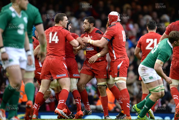 140315 - Wales v Ireland - RBS 6 Nations 2015 -Wales players celebrate at the final whistle