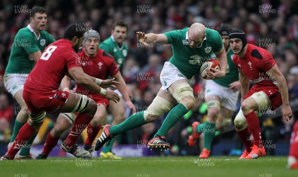 140315 - Wales v Ireland - RBS 6 Nations - Paul OÕConnell of Ireland charges past Taulupe Faletau of Wales