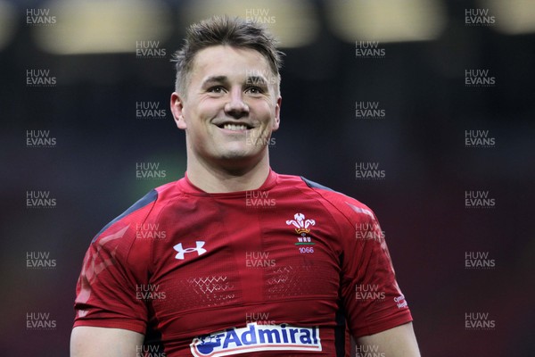 140315 - Wales v Ireland - RBS 6 Nations - Jonathan Davies of Wales thanks the fans