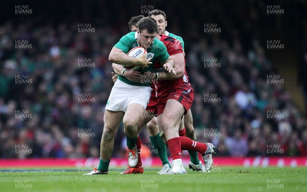 140315 - Wales v Ireland - RBS 6 Nations - Peter OÕMahony of Ireland is tackled by Dan Biggar of Wales